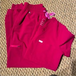 Figs scrubs small Catarina one pocket scrub top and small regular Zamora jogger